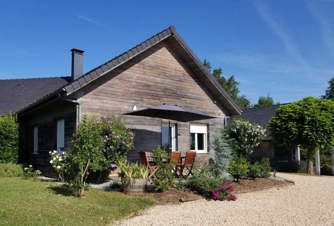 La Tuillère : maison en bois avec vue et piscine Saint-Aulaire Esterno foto